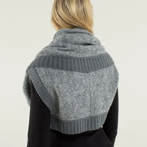 LULULEMON Cozy Yogi Infinity Scarf Wrap in Heathered Medium Grey / Angel Wing OS - Picture 4 of 10